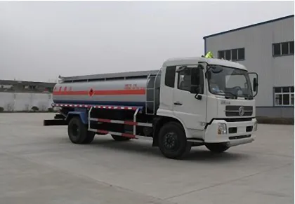2017 new Dongfeng oil tanker shipping companies