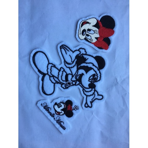 Mini mouse em forma de bordado costurado em remendos