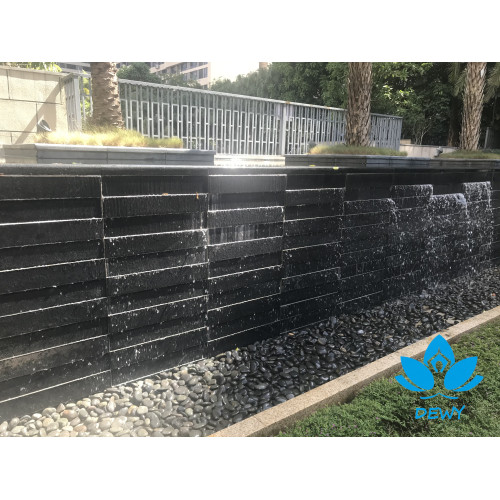 Фонзи бузурги обанбор дар ҳавои берунӣ