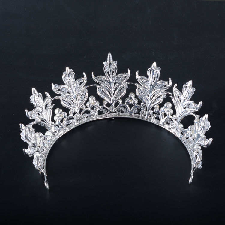 Flower type pearl crown for queen