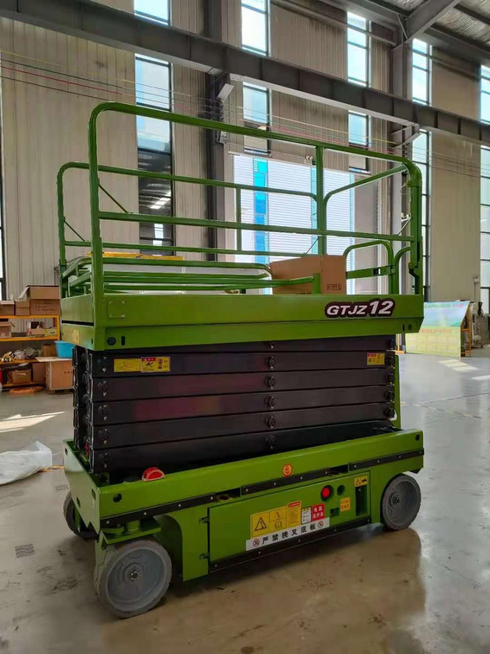 Self-Propelled Scissor Lift