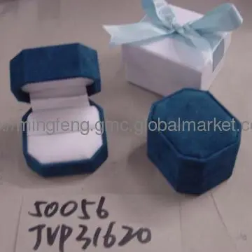 Jewellery box with ring decoration