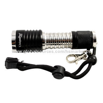UniqueFire rechargeable flashlight with 1x 18650 Li-ion battery, Cree U2 LED, 1,200lm, zoomableNew