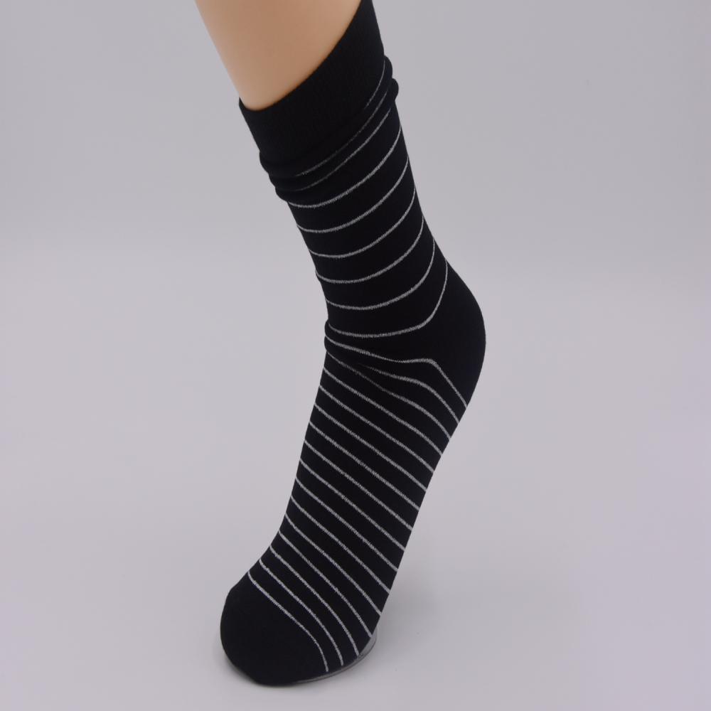 Alltägliche Socken von Menschenmännern
