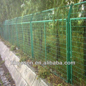 wire mesh fence
