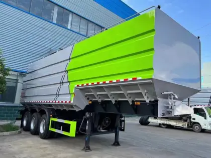 Livestock Pig Feed Tank Grain Transport Truck