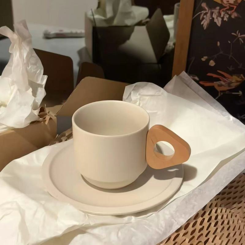 Elegant Ceramic Plates with Delicate Swallow Motifs