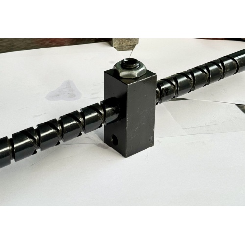 các vít me chuyển động qua lại