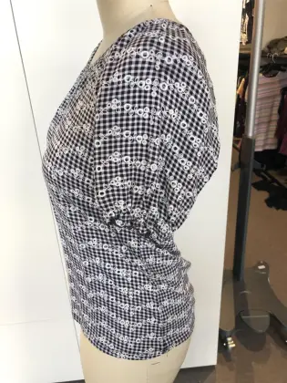 Round neck checked with short sleeves