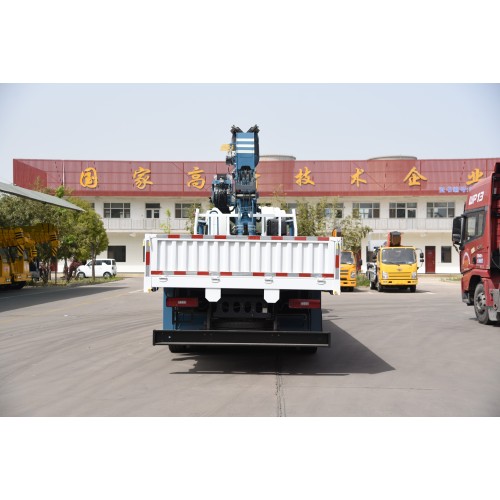 Прочный 20-тонный кран, предназначенный для использования на грузовиках