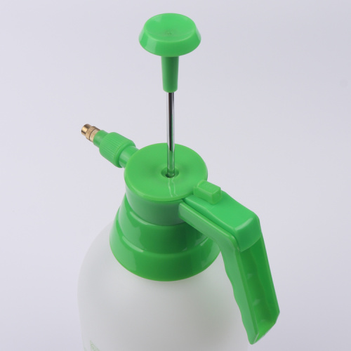 2L hand pressure sprayer for garden