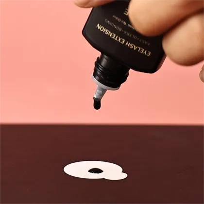 Latex-Free Manjesen Eyelash Glue - Black and White by London Manufacture