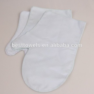 white cotton glove for cleaning