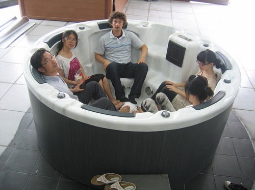 round competitive price hot tub