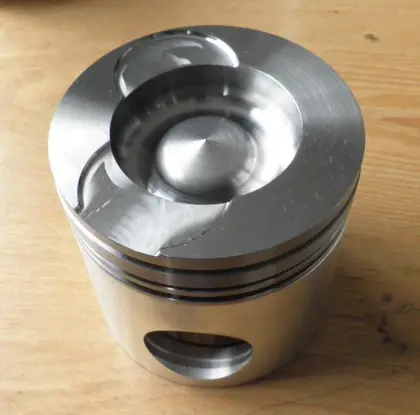 NAVISTAR two piece piston DT530E engine 1836320C1,1833433C1