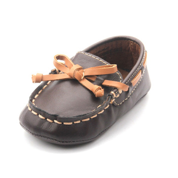 Braune Babyschuhe mit weicher Sohle