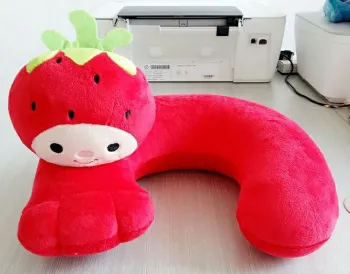 Super soft red rural strawberry u-shaped pillow