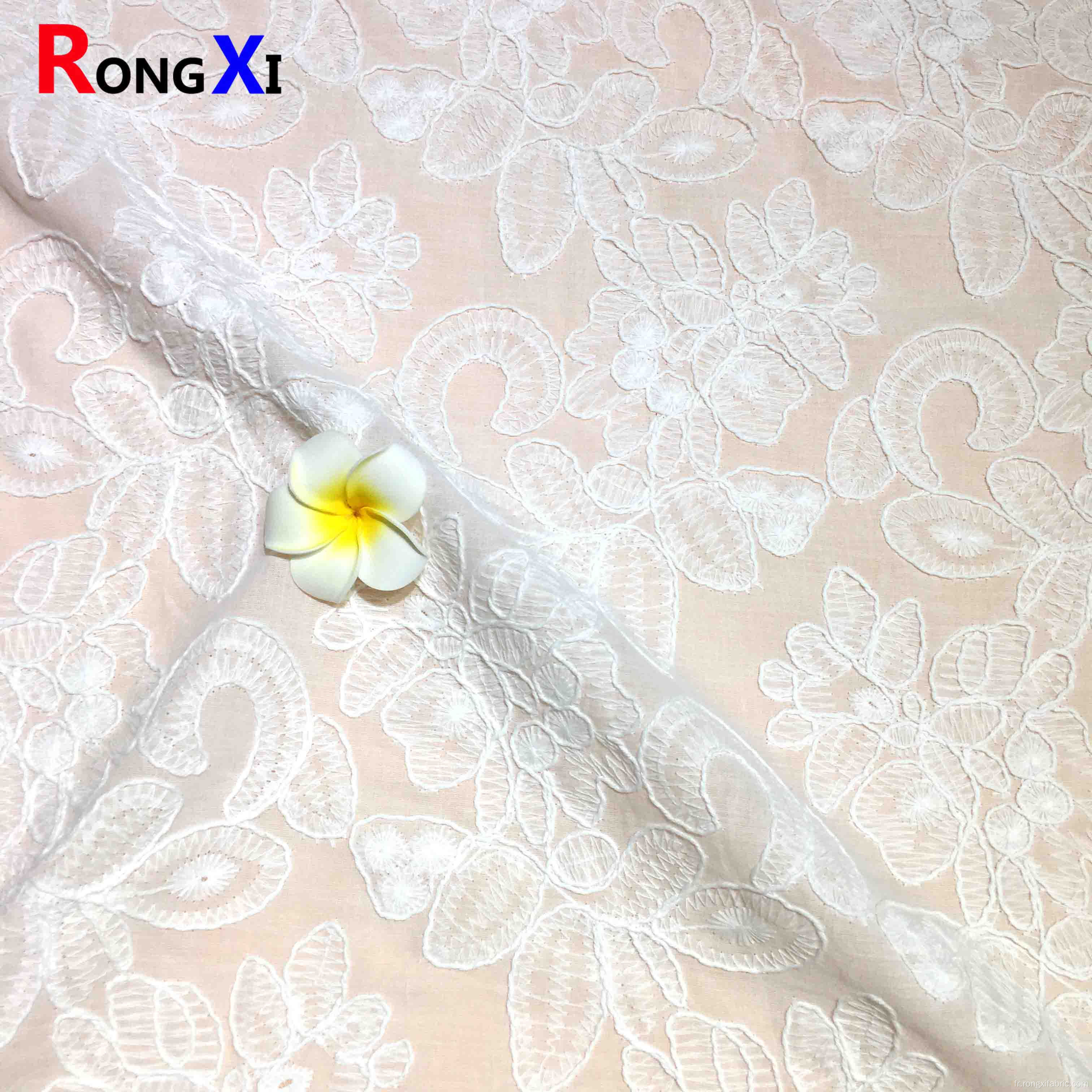 Tissu à oeillets en coton Tissu brodé Tissu d&#39;habillement