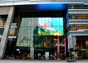 Membina muka hadapan IP67 Mesh LED Wall Display