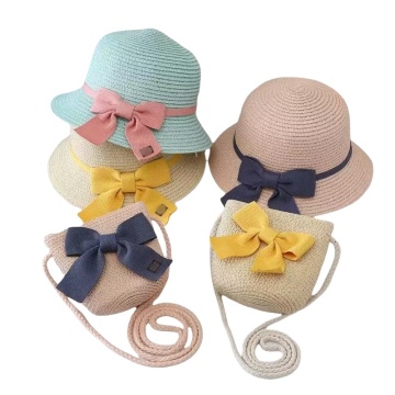 Cappelli a paglia morbida all'estate all'estate all'ingrosso con graziose borse a tracolla con prua