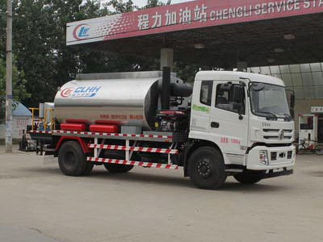 DONGFENG 153 2-8CBM شاحنة رش الأسفلت