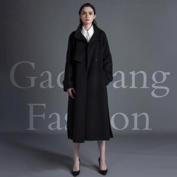 Cashmere coat with black lapel design