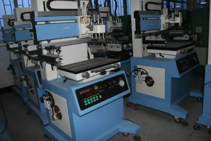 Flat silk screen printing machine for glass