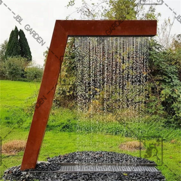 Fontaine d&#39;eau de jardin moderne