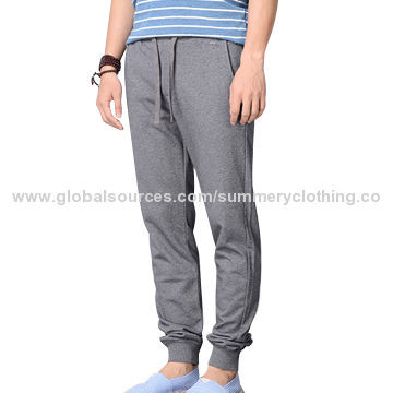 जॉगिंग पैंट कपास की सामग्री के साथ, विभिन्न आकारों में availableNew हैं