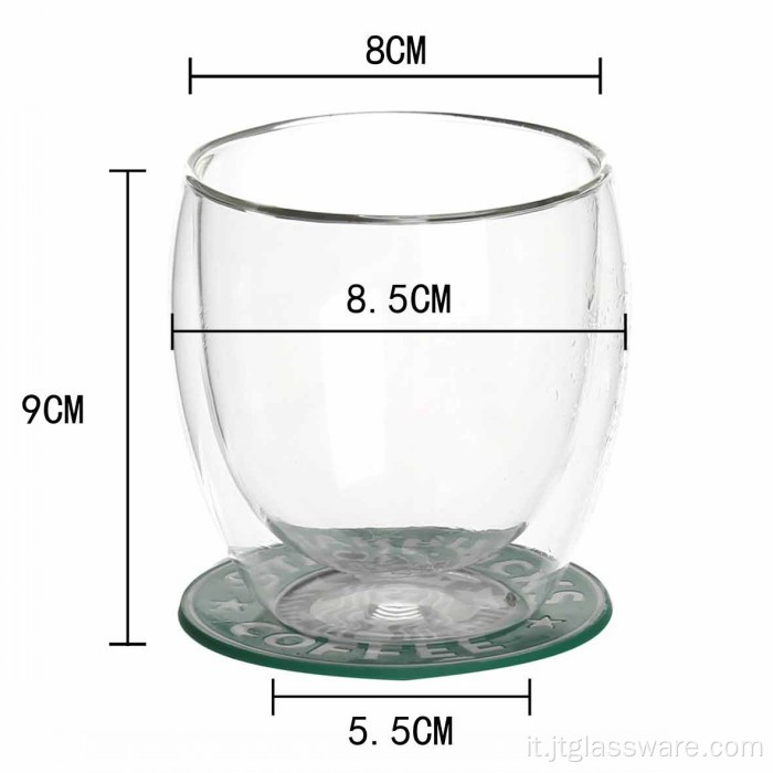 Due tazze e tazze di vetro con pareti