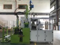 Macchina per iniezione automatica con filo interdentale