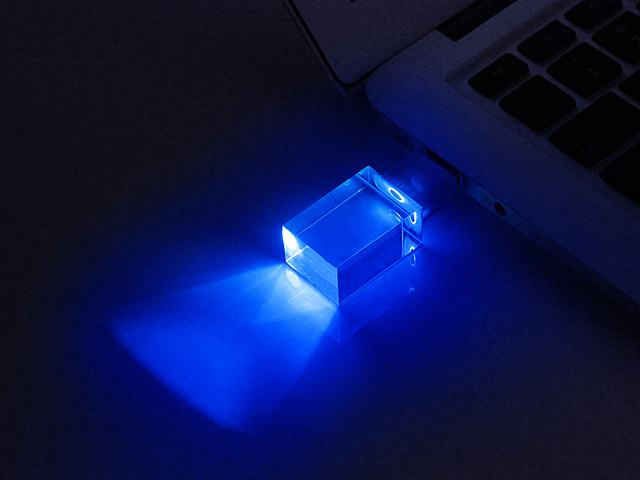 شريحة ذاكرة USB زجاجية مع ضوء LED