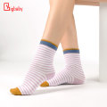 Chaussettes de coton respirantes absorbant la sueur