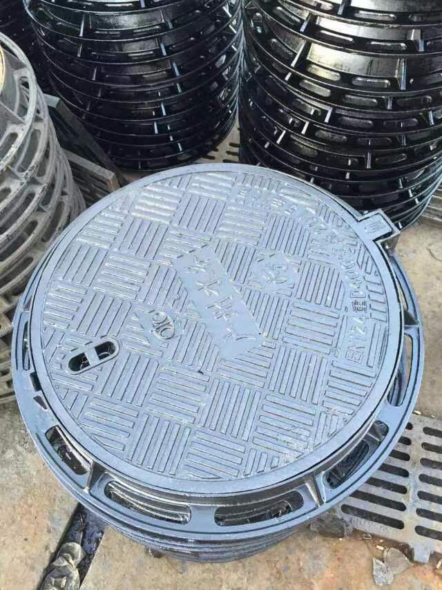 Round manhole cover