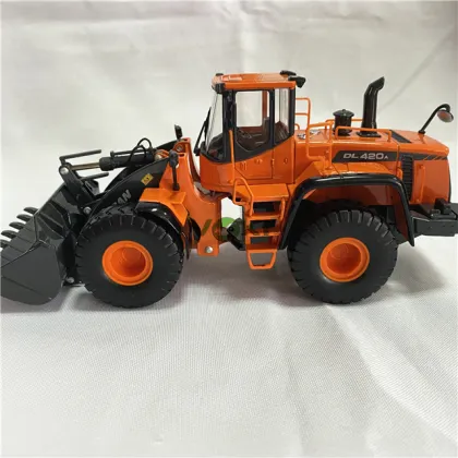 Excavator Parts and Construction Machinery: Doosan DL420A Loader Forklift Model (1/40 Size)