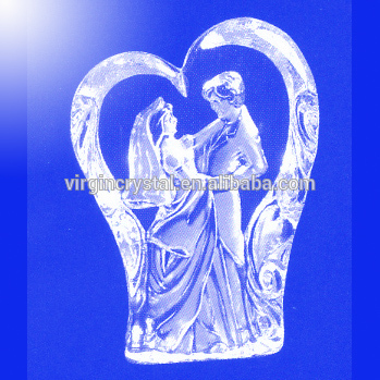 Crystal newlyweds models with heart around for wedding decoration or gifts