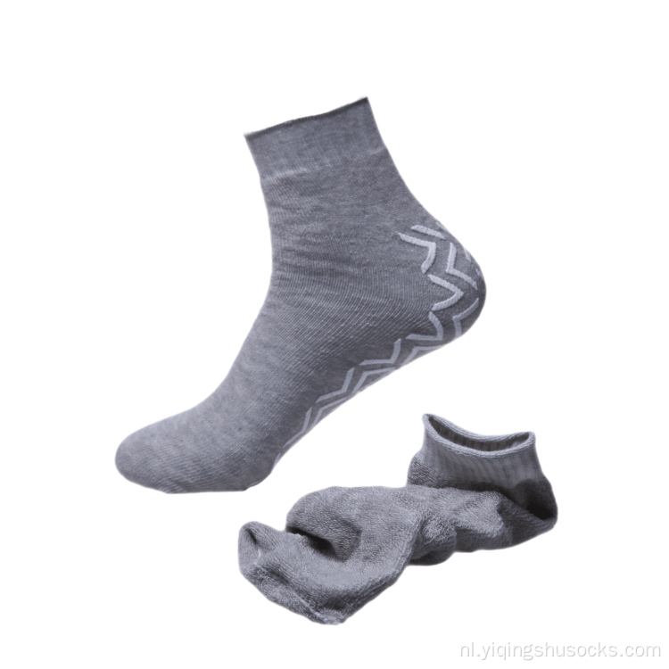 Ziekenhuis slippersokken en thermische zachte sokken van het gezin