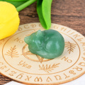 Зялёны крыштальны каціны камень