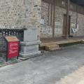 Доска с указателем для крытой выставочной зоны музея