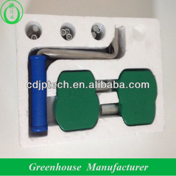 Manual roll up for film greenhouse side ventilation