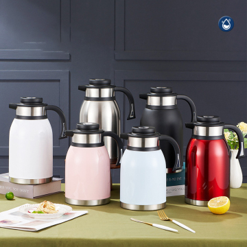 Bouilloire professionnelle innovante et cafetière fonctionnelle