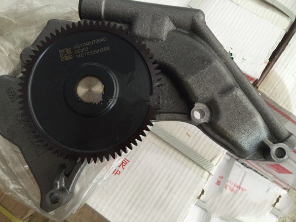 Howo A7 Oil Pump VG1246070040