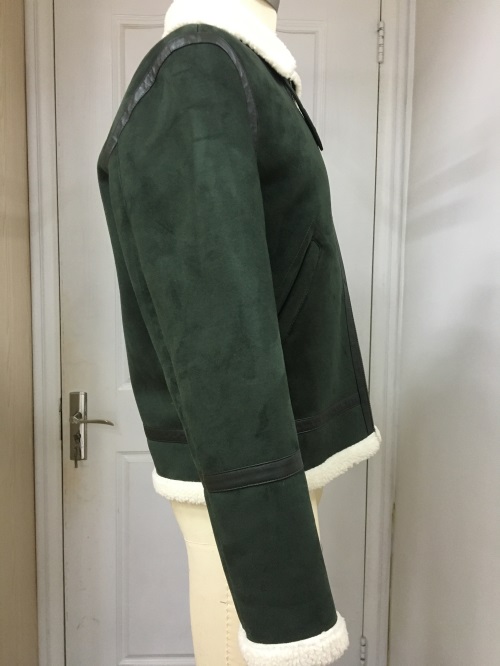 Blouson de moto en peau lainée synthétique