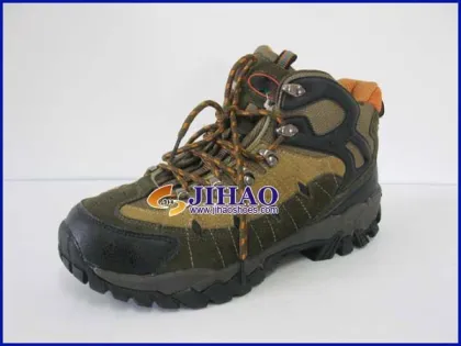 The hot selling hiking shoes