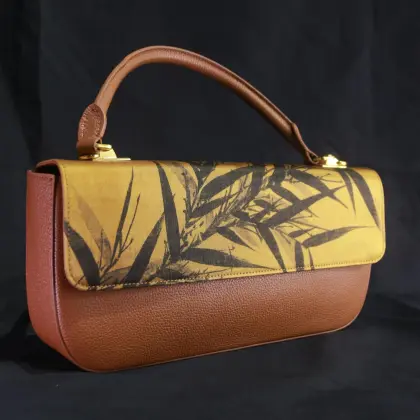 brown leather tote bag