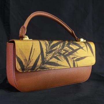 bolso de cuero marrón