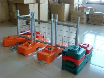 Temporary traffic barricade
