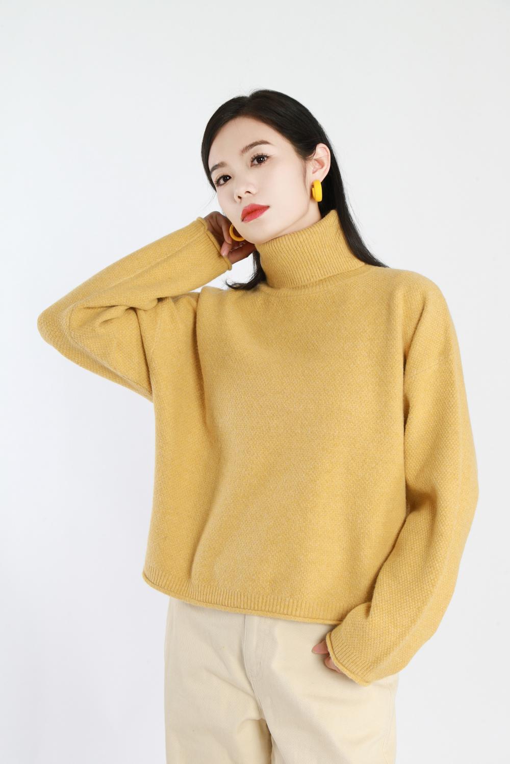 Long-sleeved Knit Top with Stand Collar