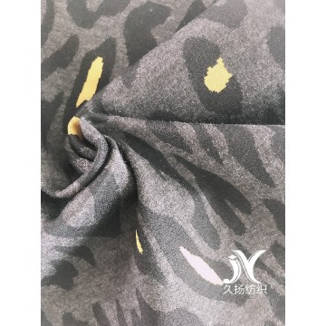 Jacquard lavorato a maglia motivo leopardo