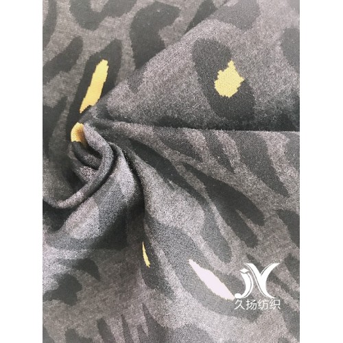 Jacquard de punto con estampado de leopardo